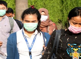 Delapan Warga Alor dari Malaysia Ditetapkan ODP Corona Upaya cegah virus corona, warga di Jl. Thamrin Jakarta mengenakan Masker. (Foto: JPNN.com). Gambar tak ada kaitan dengan isi berita.