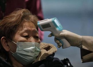 Pasien Terduga Corona di Alor NTT Mulai Membaik Ilustrasi pemeriksaan gejala virus corona. (Foto: CNNIndonesia.com).