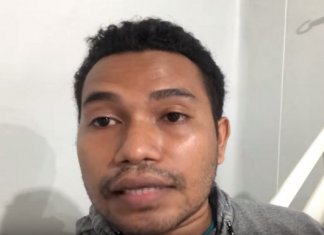 Pasien Positif Covid-19 NTT El Asamau Minta Dukungan Doa untuk Kesembuhan El Asamau ketika mengumumkan dirinya positif terjangkit virus corona (covid-19) di RSUD Prof. Dr. Johanes Kupang, Jumat (10/4) dini hari. (Foto: Sreenshot video youtube El Asamau).