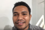 Pasien Positif Covid-19 NTT Sarankan Perantau Jangan Pulang Kampung El Asamau saat mengumumkan dia positif terjangkit virus corona di RSUD Prof. Dr. Johanes Kupang, Jumat (10/4). (Foto: Screenshot video akun youtube El Asamau),