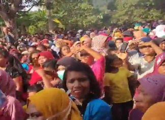 Ribuan Warga Alor Jemput Hamid Haan Pulang Kampung Suasana ribuan warga menjemput Hamid Haan di rumahnya di Bota, Kecamatan Alor Barat Laut, Sabtu (4/4). (Foto: Screenshot video FB Dewi Malaum).