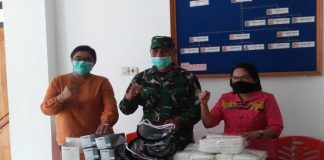 Kolonel Josafat Duka Sumbang APD Medis di Alor Bantuan APD Kolonel Josafat Duka diterima Kepala BPBD Christina Beli (kanan) dan Kepala Dinas Kesehatan Alor dr. Maya Blegur (kiri) di kantor Posko Satgas Covid-19 Alor, Kalabahi, Kamis (16/4).