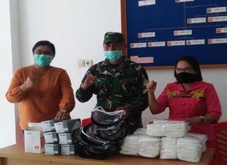 Kolonel Josafat Duka Sumbang APD Medis di Alor Bantuan APD Kolonel Josafat Duka diterima Kepala BPBD Christina Beli (kanan) dan Kepala Dinas Kesehatan Alor dr. Maya Blegur (kiri) di kantor Posko Satgas Covid-19 Alor, Kalabahi, Kamis (16/4).
