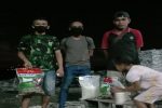 Keluarga Alor di Surabaya Bantu Sembako untuk Mahasiswa NTT Terdampak Covid-19 Para Mahasiswa NTT berdatangan mengambil bantuan Sembako yang disediakan keluarga Alor di Kota Surabaya, Rabu (22/4).