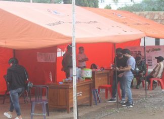 Apakah 1.178 Orang dari Daerah Terjangkit Corona di Alor Karantina Diri? Tiga pelaku perjalanan dari Kalimantan saat tiba di Posko Satgas Pencegahan dan Penanganan Covid-19 Kabupaten Alor, Kamis (16/4) di Kalabahi Kota.