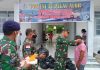 TNI AL Posal Alor Bagi Sembako dan Masker di Perbatasan NKRI-RDTL, Maritaing Komandan Pos TNI AL Pulau Alor Letda Laut (P) Jasril Sinaro, menyerahkan Sembako dan Masker kepada warga Desa Maritaing, Rabu (6/5) di Pos TNI AL Pulau Alor, Maritaing.