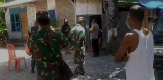 Satgas Covid-19 Alor Jemput ODP di Rumahnya Satgas Covid-19 Alor jemput ODP di rumahnya di Kelurahan Kalabahi Timur, Kecamatan Teluk Mutiara Alor, Sabtu (2/5).