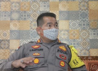 Kapolres Alor: Enny Anggrek Harus Patuh Hukum Kapolres Alor AKBP Darmawan Marpaung, S.IK.,M.Si ketika berdialog dengan Ketua PSI Alor Dony Mooy, Rabu (27/5) di ruang kerjanya.