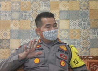 Diduga Langgar Maklumat Kapolri, Polda NTT Periksa Ketua DPRD Alor dan Wakil Bupati Kapolres Alor AKBP Darmawan Marpaung, S.IK.,M.Si ketika berdialog dengan Ketua PSI Dony Mooy di ruang kerja Kapolres, Rabu (27/5).