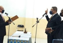Dilantik Jadi Rektor Untrib, Alvons Gorang Fokus Peningkatan Mutu SDM Rektor Untrib Alvons Gorang, dilantik Ketua Yayasan Tribuana Kalabahi Permenas Kolly, Sabtu (23/5) di aula Kampus Untrib, Kalabahi.