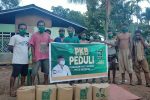 Sumbang 450 Paket Sembako di Alor NTT, Ketum PKB: Ini Solidaritas Partai untuk Bangsa Anggota DPRD Alor asal PKB Ernes Mandela Mokoni membagikan Sembako sumbangan Ketum DPP PKB Muhaimin Iskandar di Desa Tuleng Kecamatan Lembur, Senin (1/6) siang.