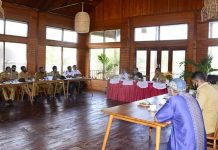 Pemkab Alor Resmi Putuskan Nama Bandara Kabir yang Baru Bupati Alor Drs. Amon Djobo membuka rapat penamaan nama Bandara Kabir, Senin (29/6) di Restoran Aikoli.