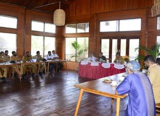 Pemkab Alor Resmi Putuskan Nama Bandara Kabir yang Baru Bupati Alor Drs. Amon Djobo membuka rapat penamaan nama Bandara Kabir, Senin (29/6) di Restoran Aikoli.