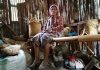 Bertahun-tahun Tinggal di Rumah Reyot, Dua Janda Tua di Alor Butuh Bantuan Rumah Oma Aizah Dursaha sedang duduk di dalam rumahnya.