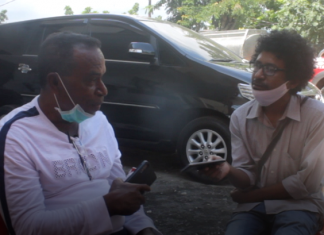 Sekda Alor Beberkan Kesiapan Satgas Covid-19 Hadapi New Normal Sekda Alor Sony Alelang (kiri) diwawancarai wartawan tribuanapos.net, Jumat (5/6) di Sekretariat Satgas Covid-19 Alor, kantor BPBD, Kalabahi Kota