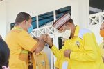 Laka Lena Tiba Alor Buka Musda Golkar Melki Laka Lena tiba di Bandara Mali Alor menggunakan pesawat Wings Air, Sabtu (25/7). Ia disapa Ir. Ansgerius Takalapeta.