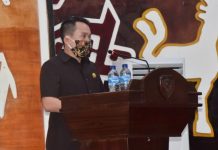 Perindo Minta Gubernur NTT Prioritas Kesejahteraan Dokter dan Jalan Provinsi di Alor Wakil Ketua Fraksi Perindo DPRD NTT Rocky Winaryo ketika membaca pandangan Fraksi dalam sidang Paripurna DPRD, Rabu (8/7) di Gedung DPRD NTT, Jalan El Tari Kota Kupang. (Foto: doc Rocky Winaryo).