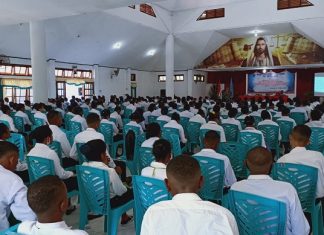 575 Mahasiswa Baru Untrib Ikut Ordik 575 Mahasiswa Baru Untrib sedang mengikuti kegiatan Ordik, Kamis (27/8) di Aula Pola Tribuana, Kalabahi.