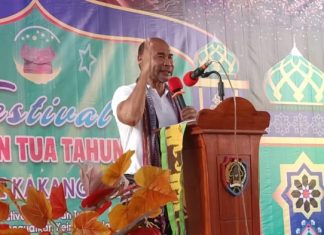 Gubernur NTT Geram, Warga Alor Demo Buruknya Jalan Kalabahi-Kokar Gubernur NTT Viktor Bungtilu Laiskodat berpidato di pembukaan acara Festival Al-Qur'an Tua, Kamis (30/7) di Alor Besar.