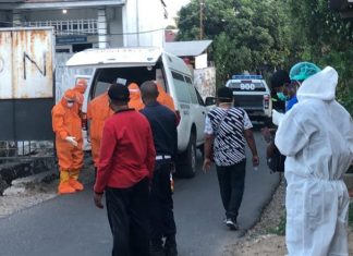 Tim Satgas Covid-19 Alor Jemput Jenazah di RSD Kalabahi