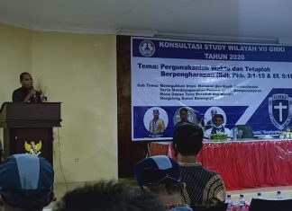 KSW VII, Bupati Alor Minta GMKI Pecahkan Masalah Daerah Bupati Alor Drs. Amon Djobo sambutan di acara pembukaan KSW VII GMKI, Senin (14/9) di Aula Nusantara Kantor Bupati Alor, Batunirwala, Kalabahi.