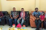 Ketum GMKI Tiba di Alor Hendak Buka Konswil VII Ketua Umum GMKI Korneles Galanjinjinay (tengah) tiba di Bandara Mali Alor, Minggu (13/9) sekitar pukul 13.00. Ketum dijemput Korwil VII Meki Suny (kiri), Ketua Panitia Marthen Blegur (kedua kiri), Ketua Cabang GMKI Kalabahi Nando Paut (kedua kanan) dan Mantan Ketua Cabang GMKI Kupang Simson F. Beli (ujung kanan).