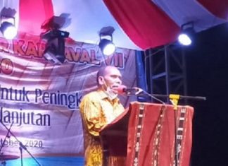 Potong Kebun Jadi Alasan Bupati Percepat Tutup Expo Alor Bupati Alor Drs. Amon Djobo berpidato di acar Expo Alor XIV dan Alor Karnaval VII Tahun 2020 di Stadion Mini Kalabahi.