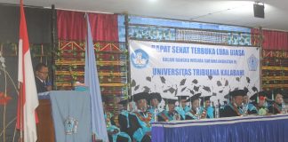 Orasi Ilmiah Dr Fredrik Kande: Model Proses Kebijakan Pendidikan Menengah Berbasis Daerah Tertinggal di NTT Dr. Fredrik Abia Kande sedang menyampaikan orasi ilmiah di acara wisuda 259 Sarjana Untrib, Rabu (28/10/2020) di Aula Gereja Pola Tribuana, Kalabahi.