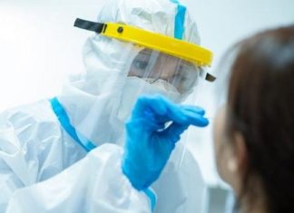 Alor Dua Pasien Positif Covid-19, Total Jadi 14 Orang Ilustrasi test swab. (Sumber: Jawapos.com).