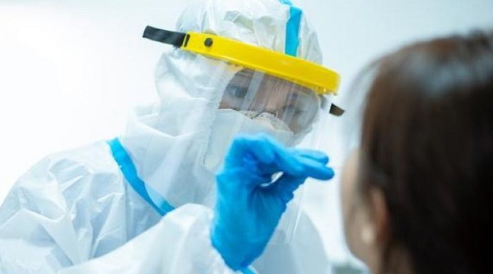 Breaking News: Hasil Swab 10 Pasien Alor Positif Corona, Total 11 Orang Ilustrasi test swab. (Sumber: Jawapos.com).