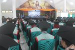 Rektor Untrib Minta 259 Sarjananya Ciptakan Lapangan Kerja Rektor Untrib Alvons F. Gorang, S.Sos.,MM sedang berpidato di hadapan 259 wisudawan Untrib, Rabu (28/10/2020) di Aula Gereja Pola, Kalabahi.