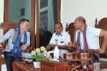 Anggota DPRD NTT Rocky Winaryo Apresiasi Bupati Alor Gelar Expo di Tengah Pandemi Anggota DPRD NTT Rocky Winaryo (kanan) sementara diskusi dengan Bupati Alor Drs. Amon Djobo (tengah) dan Gubernur NTT Viktor Laiskodat dalam acara Festival Al-Quran Tua di Alor Besar waktu lalu.