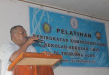 Agust Maniyeni: Perubahan Besar Pendidikan GMIT akan Dimulai dari Alor Agust Maniyeni ketika sambutan pesan kesan mewakili fasilitator di acara penutupan pelatihan kompetensi guru sekolah GMIT, Sabtu (14/11) di Aula SMA Kristen 01 Kalabahi.