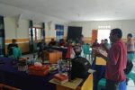 Lendola, Menuju Desa Digital Instruktur pelatihan sistem Aplikasi Desa, Andri Kolobani sedang memberikan pelatihan kepada 13 peserta, Kamis (12/11) di Balai Desa Lendola.