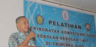 Yapenkris Alor Gelar Pelatihan Kompetensi Guru Sekolah GMIT Ketua Panitia Pelatihan Kompetensi Guru Sekolah GMIT, Bernad Gen Al