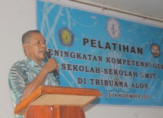 Yapenkris Alor Gelar Pelatihan Kompetensi Guru Sekolah GMIT Ketua Panitia Pelatihan Kompetensi Guru Sekolah GMIT, Bernad Gen Al