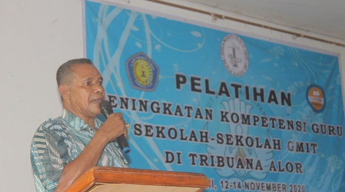Yapenkris Alor Gelar Pelatihan Kompetensi Guru Sekolah GMIT Ketua Panitia Pelatihan Kompetensi Guru Sekolah GMIT, Bernad Gen Al