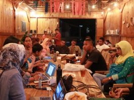 Thresher Shark Conservation Champion Membuka Pendaftaran Praktisi Konservasi Laut di Alor Sosialisasi Tim Thresher Shark Indonesia kepada perwakilan komunitas pemuda Alor, pada bulan September 2019 di Ildate Cafe, yang menjadi awal terbentuknya ide Thresher Shark Conservation Champion. Pada pertemuan ini terlihat sekali pemuda Alor memiliki potensi untuk terlibat dalam konservasi laut Alor.