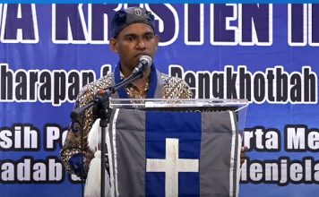 Kongres Papua, Ketum Tegaskan GMKI Dukung Pemerintah Tapi Juga Kritik Ketua Umum Pengurus Pusat GMKI Korneles Galanjinjinay sampaikan pidato di acara pembukaan Kongres GMKI XXXVII, Selasa (24/11) di Hotel Aston Niu Kota Injil Monokwari, Papua Barat.