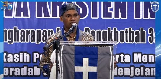 Kongres Papua, Ketum Tegaskan GMKI Dukung Pemerintah Tapi Juga Kritik Ketua Umum Pengurus Pusat GMKI Korneles Galanjinjinay sampaikan pidato di acara pembukaan Kongres GMKI XXXVII, Selasa (24/11) di Hotel Aston Niu Kota Injil Monokwari, Papua Barat.