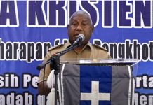 Gubernur Papua Barat Ajak GMKI Jaga Tanah Papua dan NKRI Gubernur Papua Barat Drs. Dominggus Mandacan berpidato di acara pembukaan Kongres GMKI XXXVII di Kota Injil Monokwari, Selasa (24/11) siang.