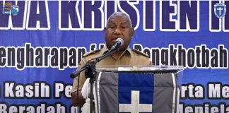 Gubernur Papua Barat Ajak GMKI Jaga Tanah Papua dan NKRI Gubernur Papua Barat Drs. Dominggus Mandacan berpidato di acara pembukaan Kongres GMKI XXXVII di Kota Injil Monokwari, Selasa (24/11) siang.