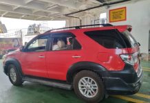 Polres Alor Akhirnya Serahkan Mobil Fortuner ke PT SMS Mobil Toyota New Fortuner milik PT SMS sementara diangkut ke Kapal Fery ASDP di Pelabuhan Kalabahi untuk dikirim ke Kupang, Minggu (15/11).