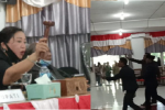Sidang Paripurna DPRD Alor Ricuh Reaksi sejumlah Anggota DPRD Alor menyatakan mosi tidak percaya kepada Ketua DPRD Enny Anggrek pada sidang paripurna Pembahasan RAPBD Tahun Anggaran 2021, Senin (16/11/2020) di ruang sidang utama DPRD, Batunirwala. Suasana Sidang pun akhirnya ricuh.