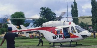 Alor Kirim 60 Sampel Swab Test Corona di Kupang Menggunakan Helikopter Helikopter merek PK-WMW milik BNPB Nasional menjemput sampel swab, Kamis (24/12) di Lapangan Mini Kalabahi.