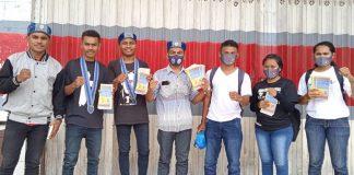 Pilkada TTU, GMKI dan Alumni SKPP Bawaslu Sosialisasi Pengawasan Pemilu GMKI Cabang Kefamenanu foto bersama Alumni SKPP Bawaslu TTU usai sosialisasi dan membagi brosur, Minggu (6/12) di Kefamenanu, TTU.