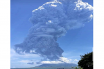 Erupsi Gunung Ile Lewotodok Tak Berdampak Penerbangan di Alor, Warga Galang Donasi Gunung Ile Lewotodok di Kecamatan Ile Ape Kabupaten Lembata, Nusa Tenggara Timur (NTT) mengalami erupsi pada Minggu (29/11/2020) pagi. Erupsi ini tidak berdampak pada masyarakat di pulau Pantar, Kabupaten Alor. (Sumber foto: Shely).