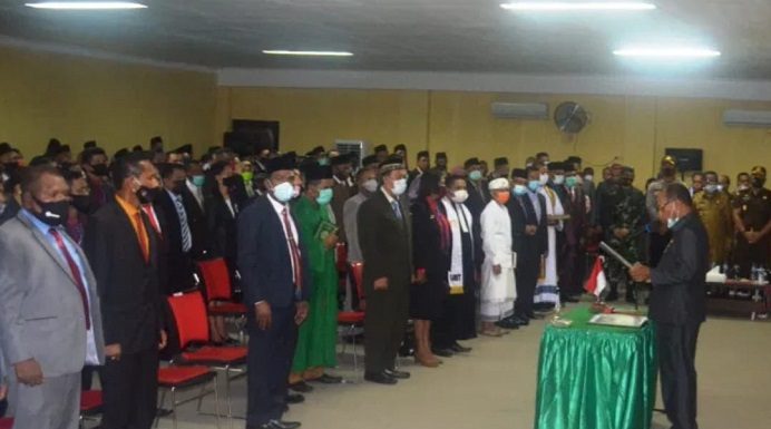 Berikut Nama-Nama Pejabat yang Dilantik Bupati Alor Bupati Alor Drs. Amon Djobo lantik pejabat Eselon II, III dan IV, Senin (21/12/2020) di Aula Nusantara kantor Bupati Alor, Batunirwala. (Sumber: AlorPos.com).