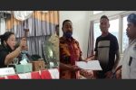 Ketua DPRD Alor Diadukan ke BK Soal Surat ke Kapolri Anggota DPRD Alor Dony M. Mooy dan Lukas Reiner Atabuy (gambar kanan) resmi melaporkan Ketua DPRD Enny Anggrek (Ketua DPRD Alor gambar kiri) ke BK atas dugaan pelanggaran kode etik dalam kasus dugaan surat ke Kapolri. Laporan Dony dan Reiner diterima Sekretaris Dewan Yulius Plaikol, Kamis (10/12/2020) di ruang kerjanya, selanjutnya akan diteruskan ke pimpinan DPRD untuk diproses di BK.
