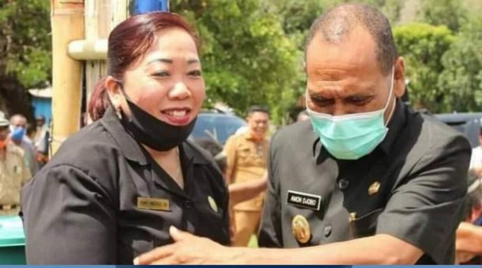 Pemda dan DPRD Alor Suntik APBD Rp 5 M ke Bank NTT, Total Saham Rp 15 M Keterangan Foto: Ketua DPRD Alor Enny Anggrek (kiri) dan Bupati Alor Drs. Amon Djobo (gambar atas). Gambar bawah; Kantor baru Bank NTT Cabang Kalabahi yang berada di Kalabahi Kota.